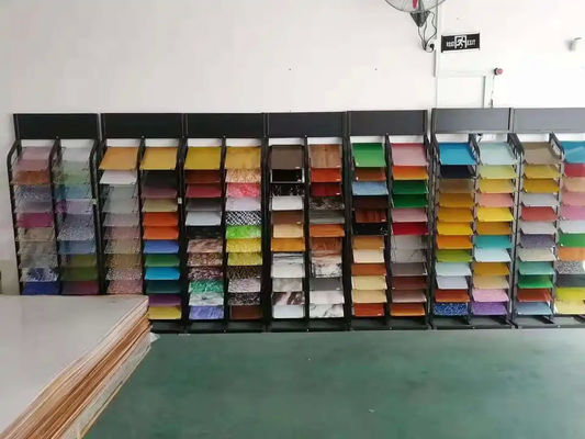 UV-beständige gegossene Acrylplatte GB/T 7134 Standard-gegossene Acrylplatte mit kundenspezifischer Breite für die Anzeige